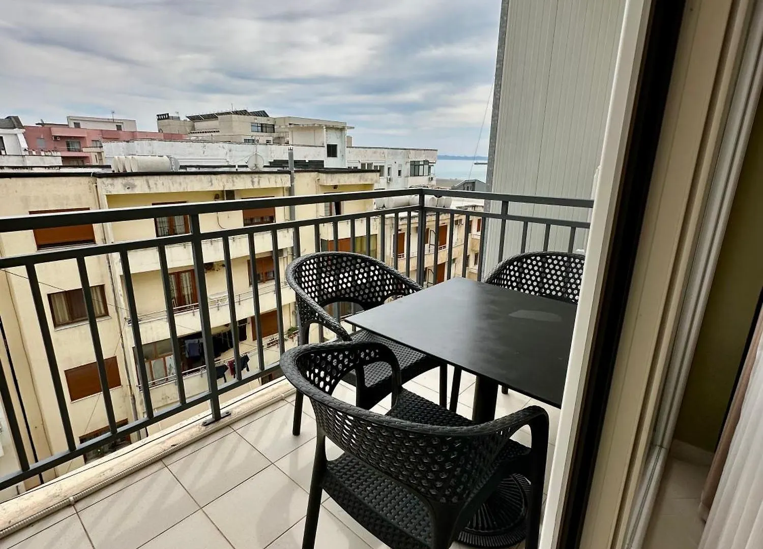 Celeste Seaview Loft, دراس شقة